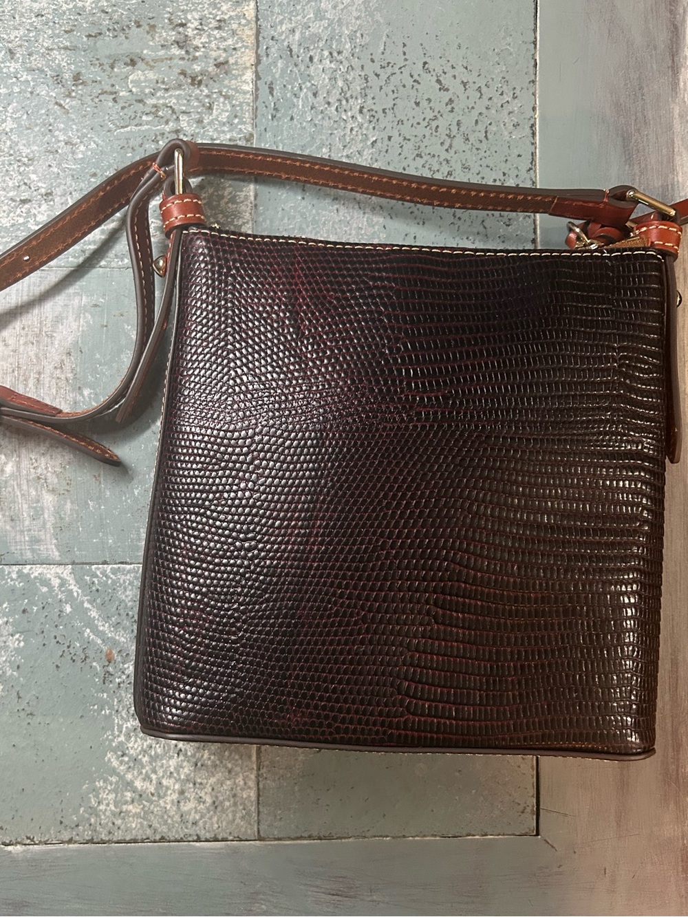 Dooney & Bourke Brown Lizard-Embossed Crossbody with Tan Trim - Picture 6 of 9